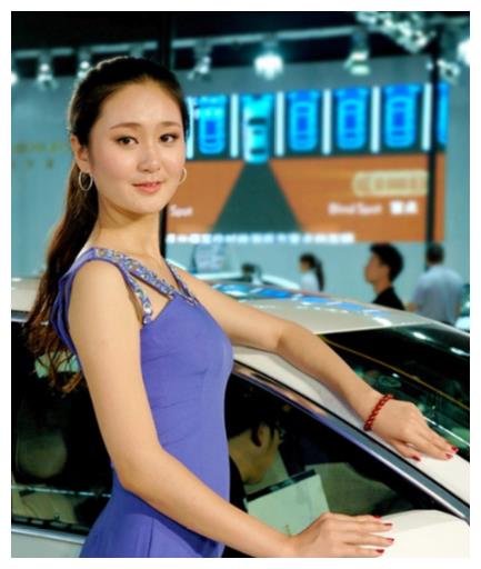 现代强势亮相展台,助阵车模不甘示弱,车友大饱眼福