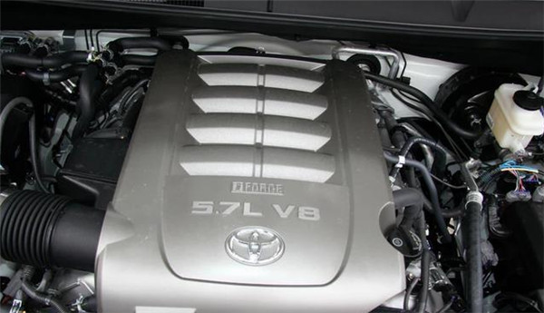 7座版丰田红杉5700实拍，5.7L自吸大V8重约3吨，土豪最爱油老虎