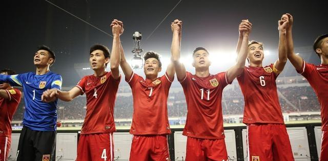 赞!继归化政策后中国足球又迎来一喜讯国足想