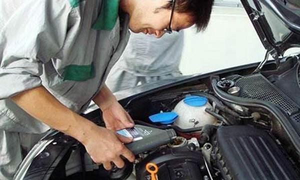 修车师傅提醒你，汽车上这几个地方别“保养”，不然后悔的是你