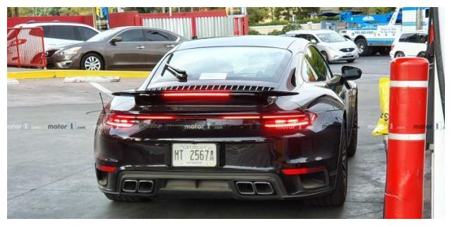 或将搭载3.8T水平对置六缸发动机,新911 Turbo低伪谍照