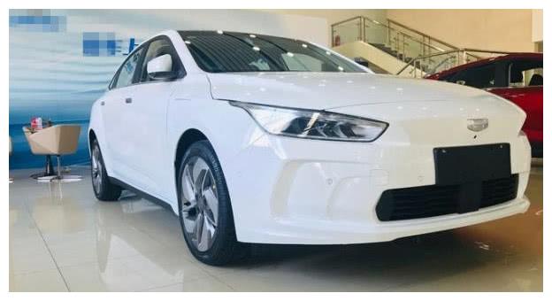 全国首台吉利GE11现身，一看新车标，车友：要排队疯抢的节奏！