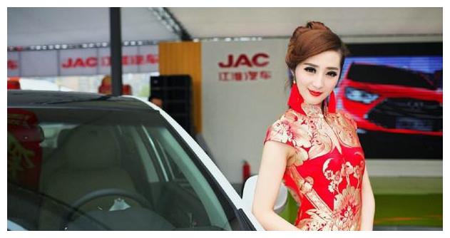 江淮车展再出新招，旗袍车模抢眼亮相惊艳众人