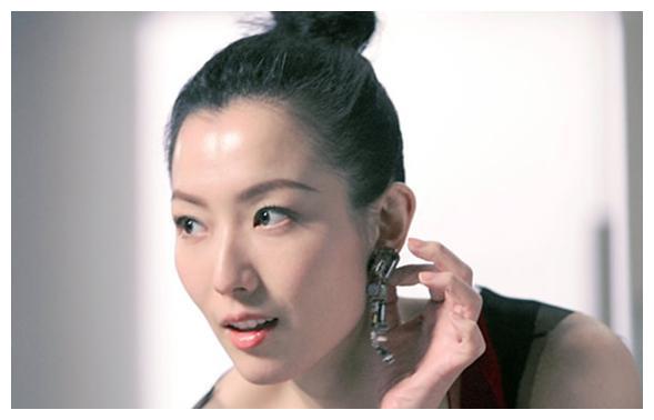 郑秀文开演唱会情绪失控，是想到了什么事情，会让她边唱边哭？