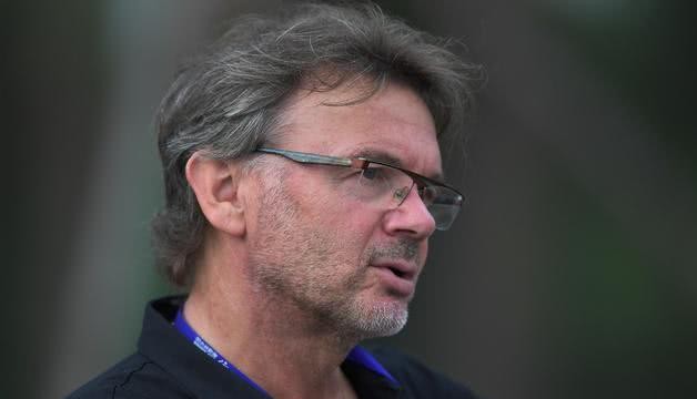 越南足球为啥超过我们?他们青训总监的工资比