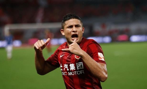 最强可归化球员再自荐进国足!中国队首发11人