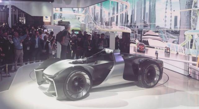 丰田推出新型概念车，应用AR黑科技技术，将公路变成海底隧道！