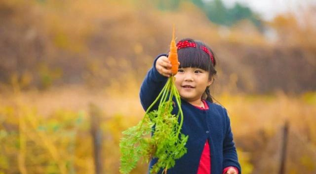 原以为李湘女儿够忙了,但林心如女儿的行程比