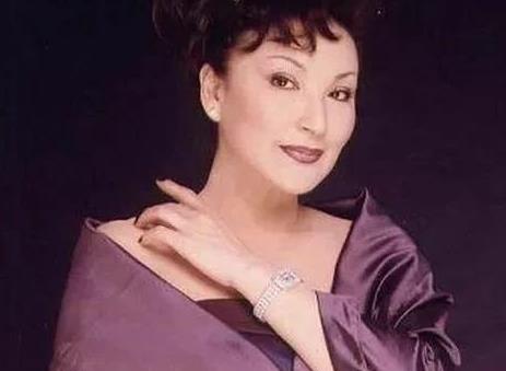 71岁陈莎莉婚姻坎坷，两婚两离至今单身，如今与儿子相依为命
