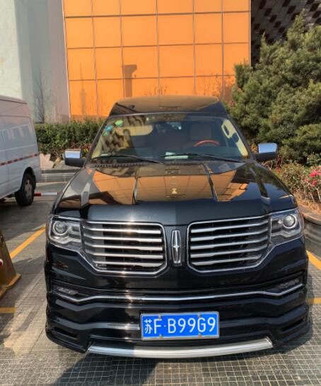 南通海安市实拍新款林肯全尺寸SUV，车头太霸气了！