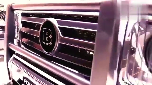 2019款奔驰巴博斯G550亮相,打开车门看到星空顶,才知道买的值