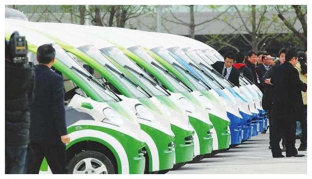 一场雨，终于撕开新能源车的“丑面具”，5年油钱白省了！