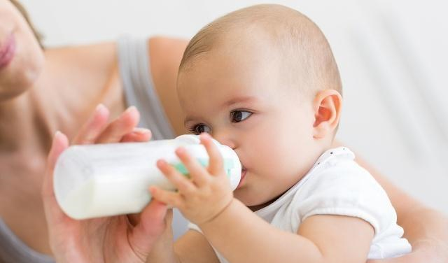 一个人抱着大缸浇田猜成语_一个人抱着猫的头像(3)