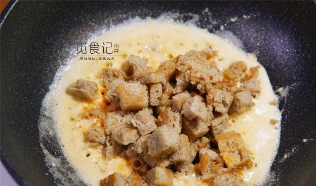面筋和它是绝配,不用调味料,炒一起香死人,一天不吃馋的慌!