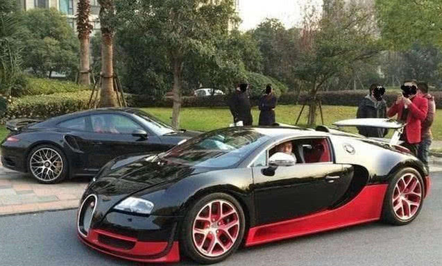 马云在杭州所住的花园里,出现千万豪车,能买4辆马云的