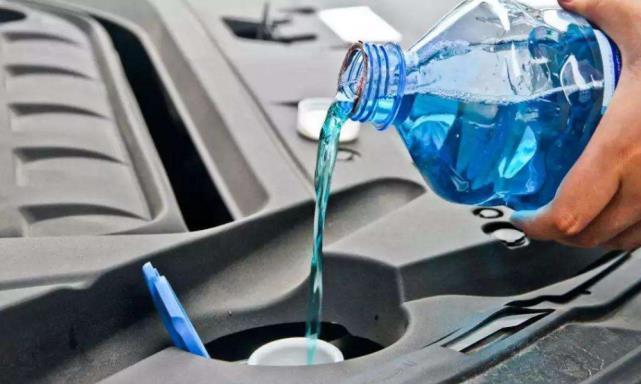 汽车里面的玻璃水用完了，可以自己添加吗？原来一直都搞错了！