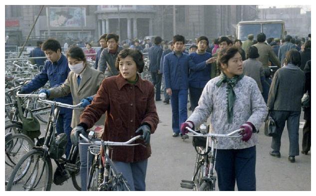 老照片:80年代初期的天津,一座城市的美好如今只剩回忆