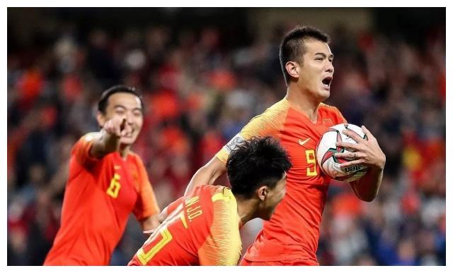 FIFA公布世界排名,法国队原地踏步,国足大步向