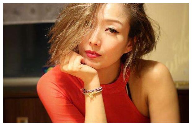 郑秀文开演唱会情绪失控，是想到了什么事情，会让她边唱边哭？