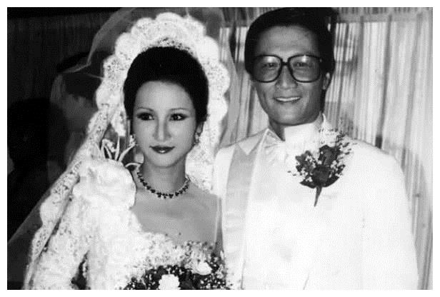 朱玲玲婚纱_朱玲玲年轻照片(3)