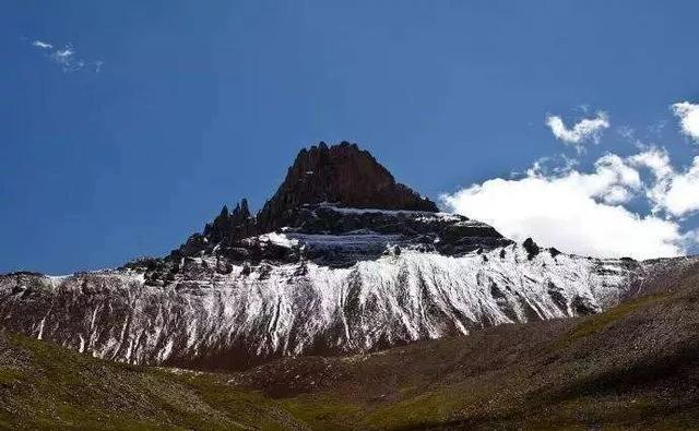 尕朵觉沃意为"上康区主神,它是吐蕃赞普赤松德赞供奉的藏区神山之一