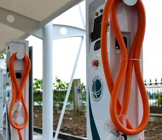 新能源电车比燃油车更省钱？首批新能源车主：开不成当然省钱了！