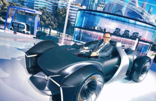 丰田推出新型概念车，应用AR黑科技技术，将公路变成海底隧道！