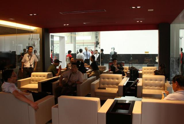 4s店优惠5千的车，找朋友提能优惠2万？看完你会怎么选择