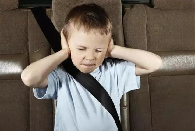 车子越开噪音越大，这是咋回事？原因在这