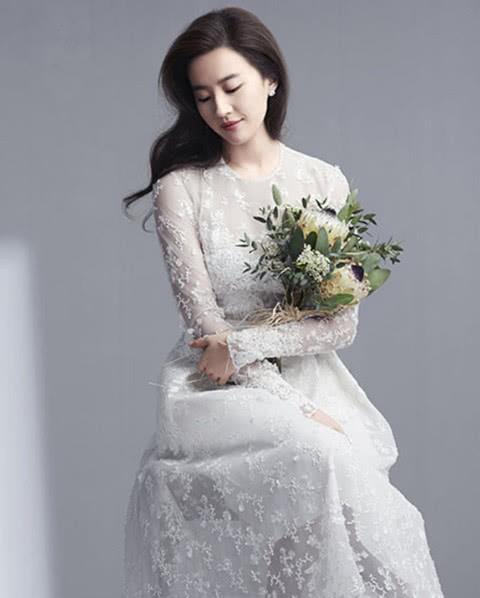 乍一看是女神,离近一看果然是女神!早期拍