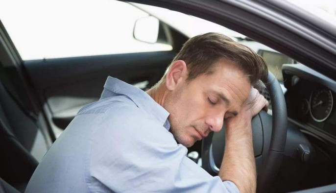 如果在车窗紧闭的情况下，在车内睡觉会缺氧吗？现在告诉你答案