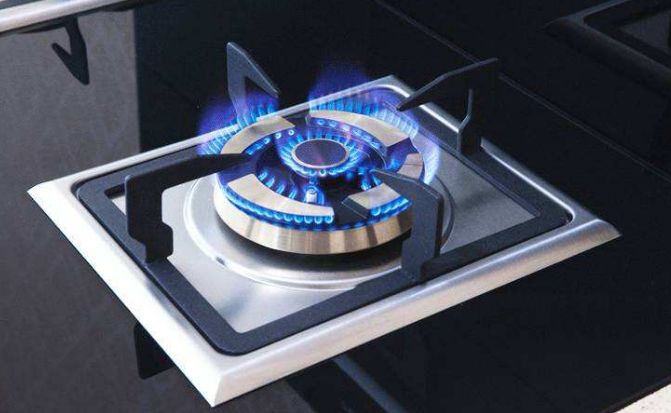 燃气灶不用时要不要关总阀门?听燃气公司安全员说,懊?.