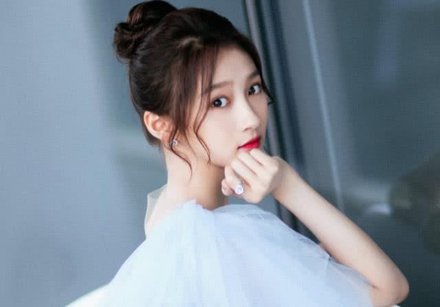 鹿晗和赵丽颖的婚纱照