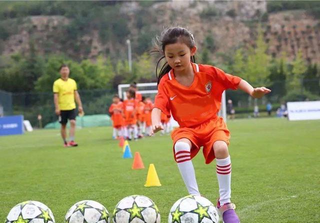 中国足球的战绩惨淡,青少年足球教育的现状堪忧