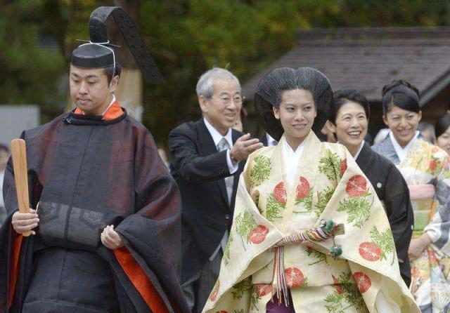 日本公主放弃皇室身份，非要嫁给41岁和尚？公主是高攀？