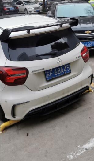 南通崇川老小区实拍奔驰A45 AMG，车牌配车型也是A45！