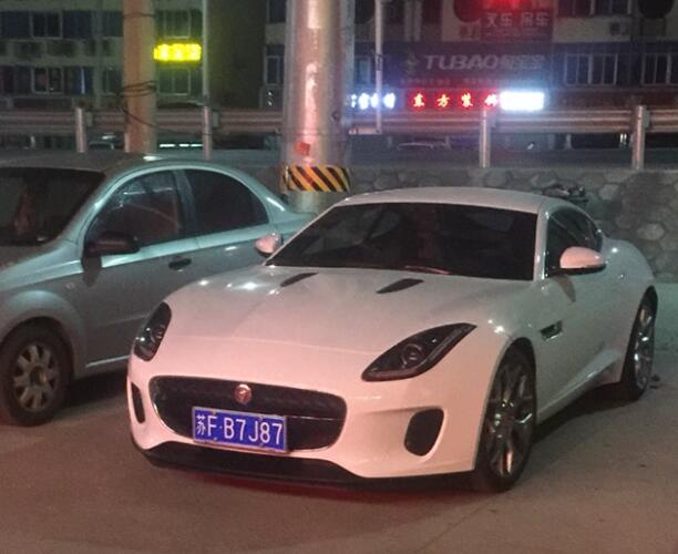 南通开发区街头实拍捷豹F-type跑车，气场不输超跑！