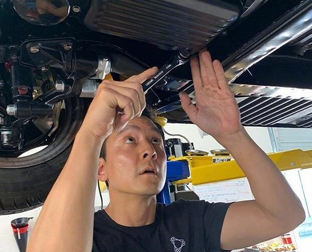 国民男神化身成改装工，曾多次获奖，如今改装日产参加车展！