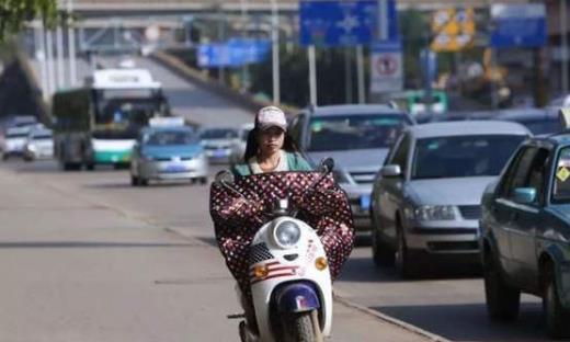 电动车禁令刚开始，“汽车下乡”就来了，农村朋友的钱真好赚