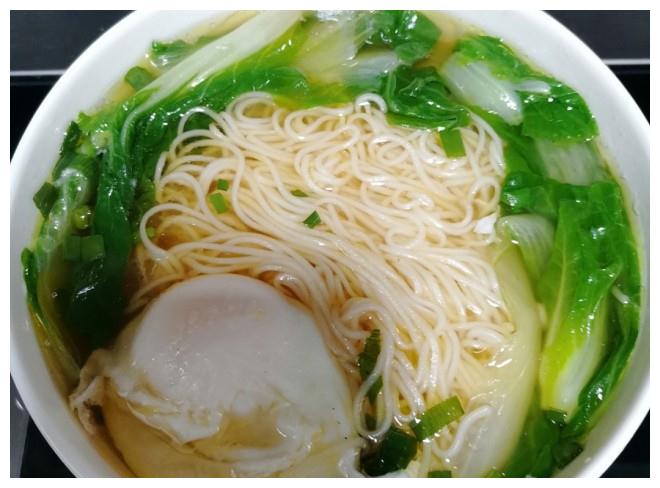 来一碗热汤面,简单美味,营养丰富