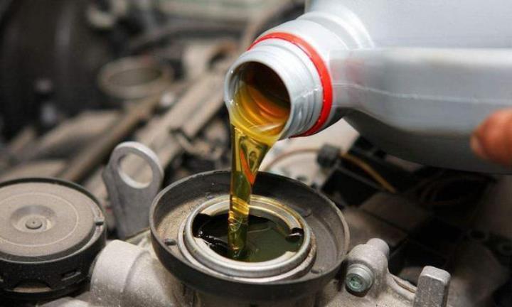 汽车保养只懂换机油？舍得花钱换这几样，车子好开几倍！