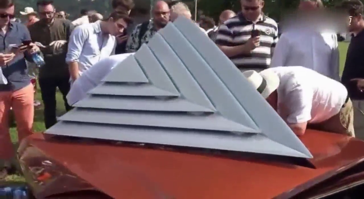 这跑车的造型真拉风，一脚油门下去才知道有多么嚣张霸气！