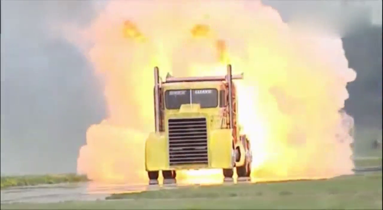 破世界纪录的最快卡车，装上飞机发动机时速彪到900公里