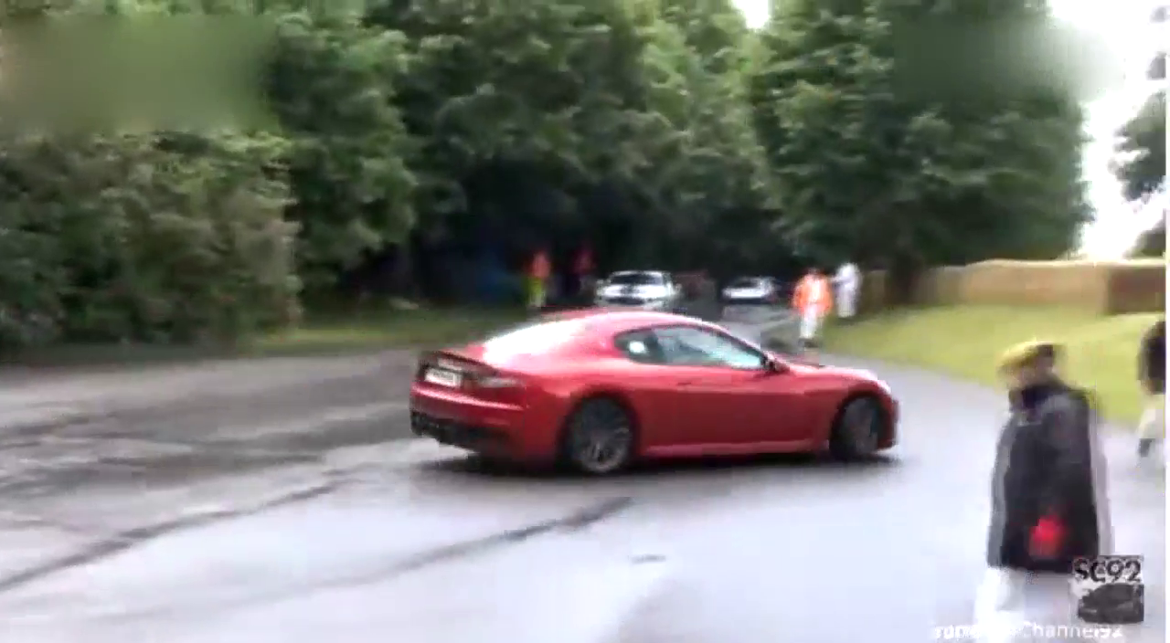 超级跑车掉头绝对是个技术活