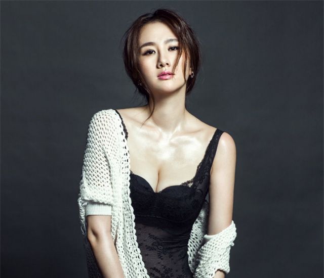 杨亚的芳奈儿内衣广告_杨亚穿芳奈儿图片(2)