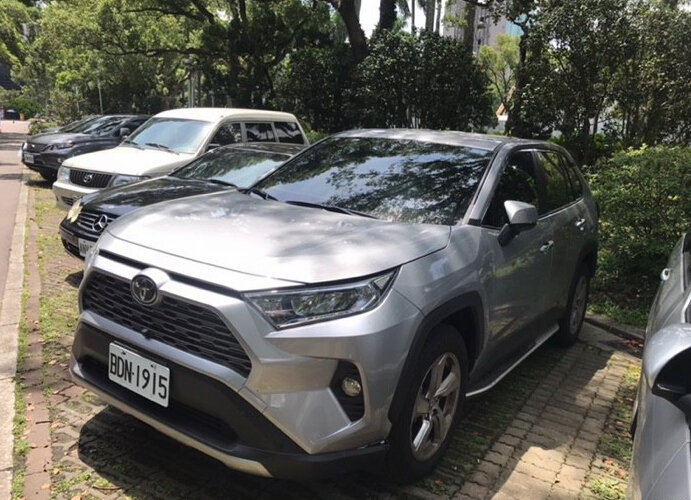 提前看到新一代丰田RAV4实车,外观比现款硬朗,霸气十足