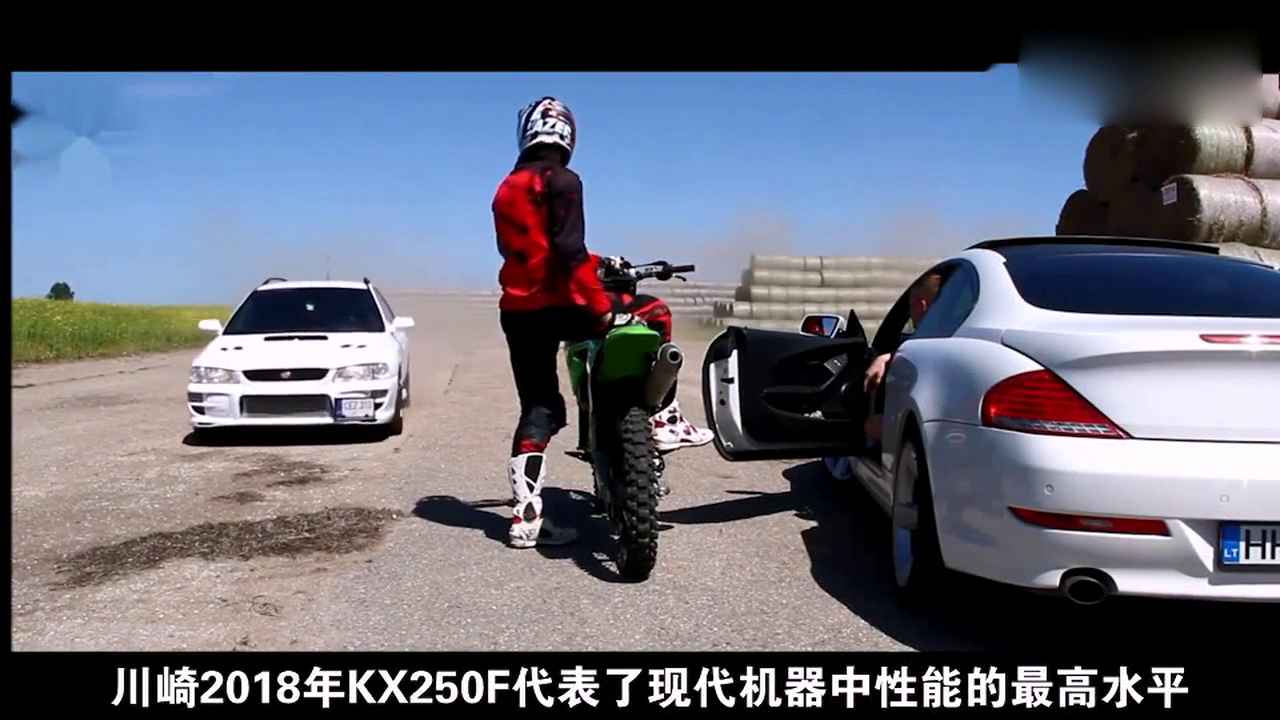 川崎摩托车与宝马跑车公路狂飙，1个压弯瞬间超越汽车！