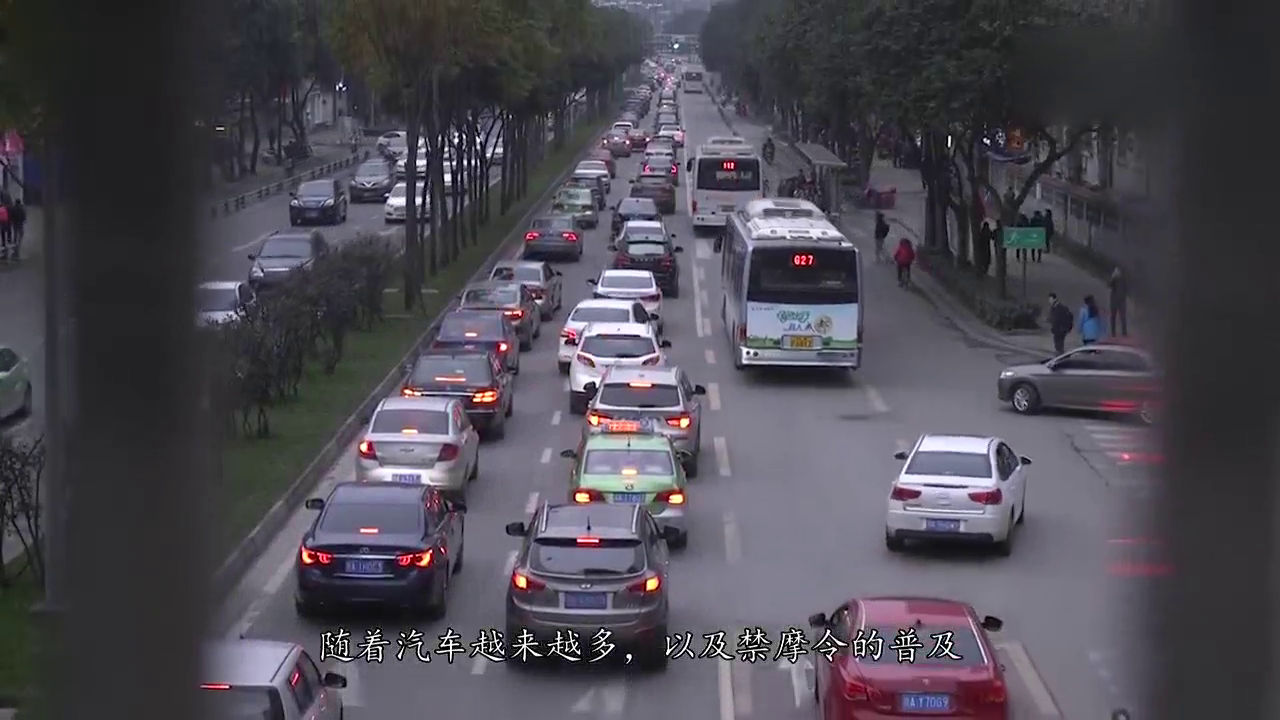 电动车2年就要换电瓶？老修车师傅教你，10元就让电池变新如初