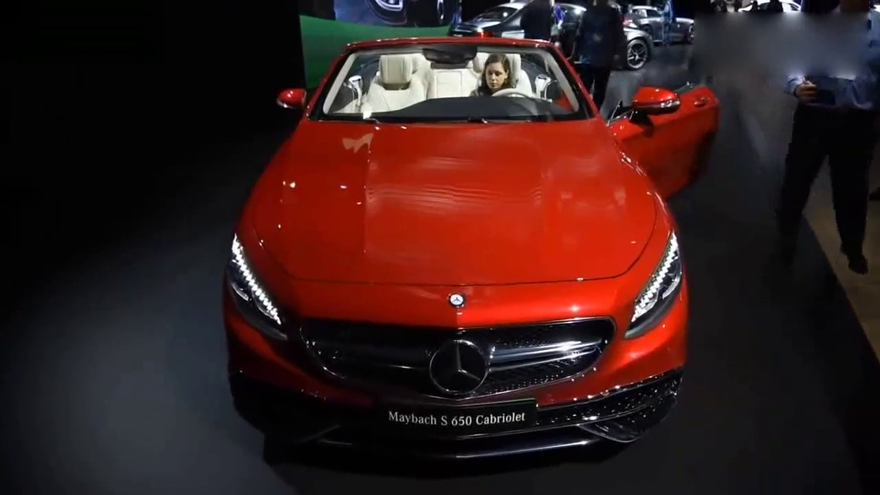 实拍梅赛德斯 迈巴赫 S650 敞篷车，超级豪华跑车
