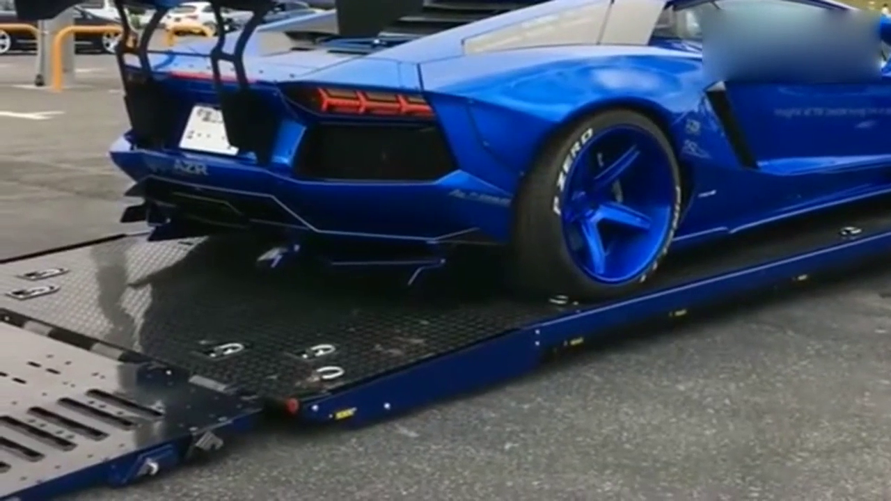 不论多贵的超级跑车，运输都需要这个小玩意！